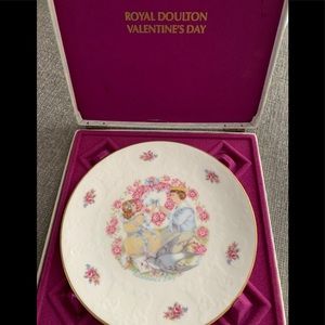 ❤️Valentines Day-Royal Doulton Plate Collection❤️